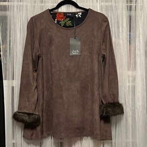 Nwt JOH Chocolate Faux Fur Cuff Women's a-line top. M/L